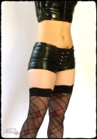 Stretch faux leather hotpants